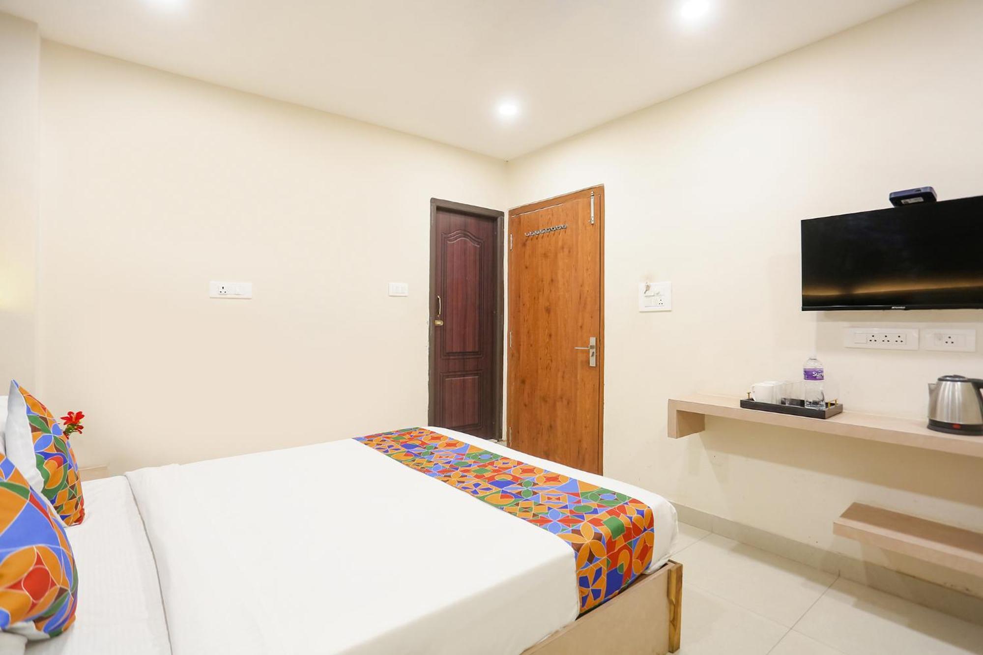 Fabhotel Hari Kunj 900 M From Kashi Vishwanath Temple 瓦拉纳西 外观 照片