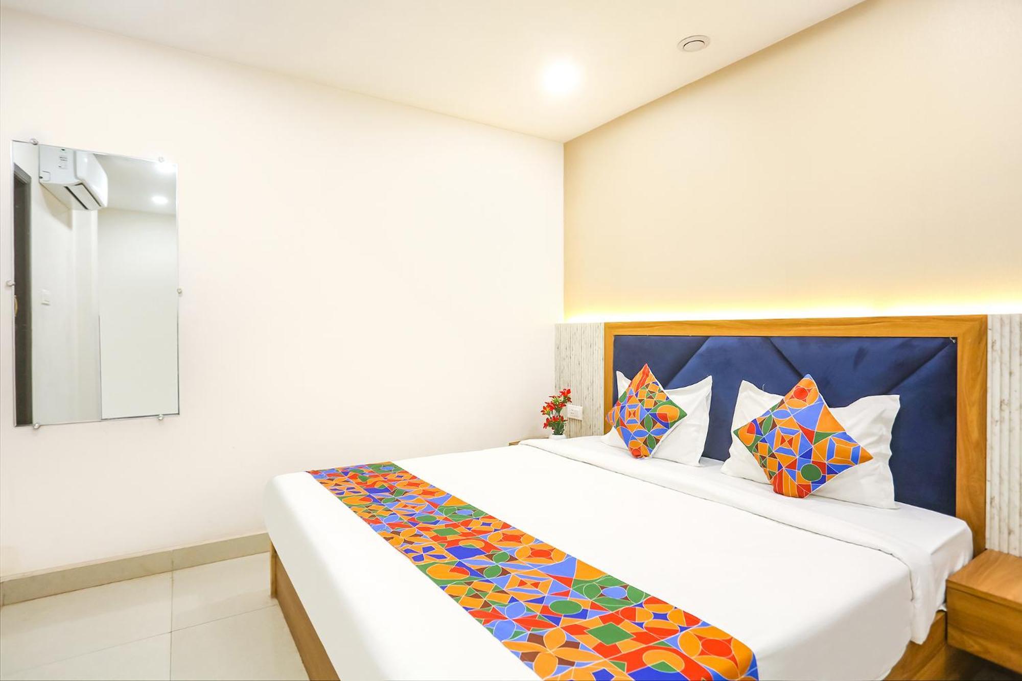 Fabhotel Hari Kunj 900 M From Kashi Vishwanath Temple 瓦拉纳西 外观 照片