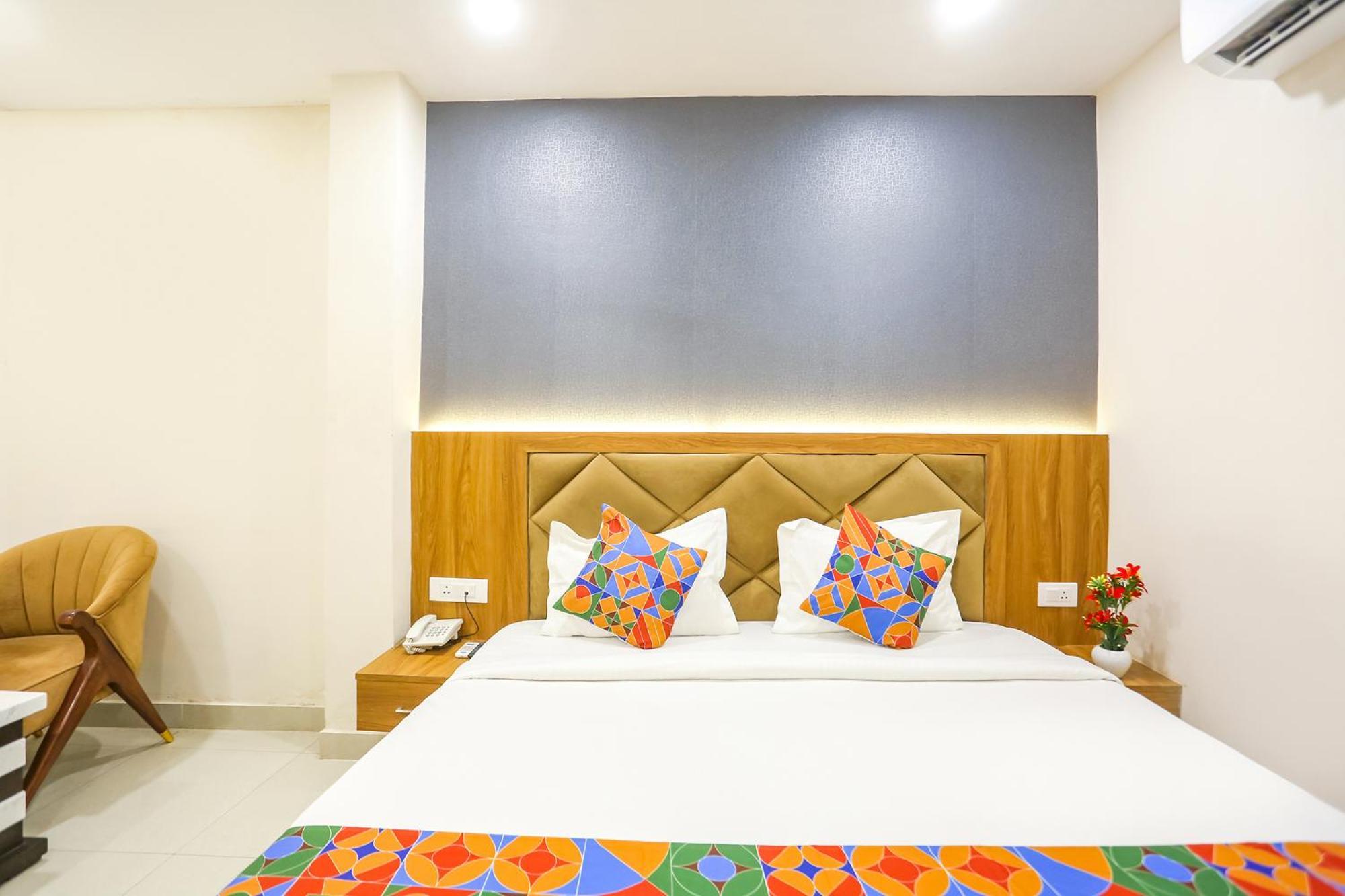 Fabhotel Hari Kunj 900 M From Kashi Vishwanath Temple 瓦拉纳西 外观 照片