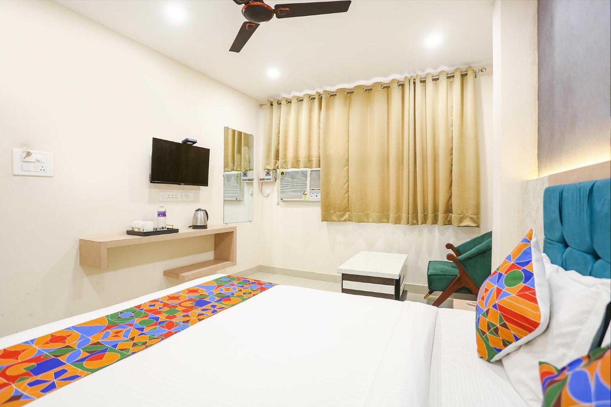 Fabhotel Hari Kunj 900 M From Kashi Vishwanath Temple 瓦拉纳西 外观 照片