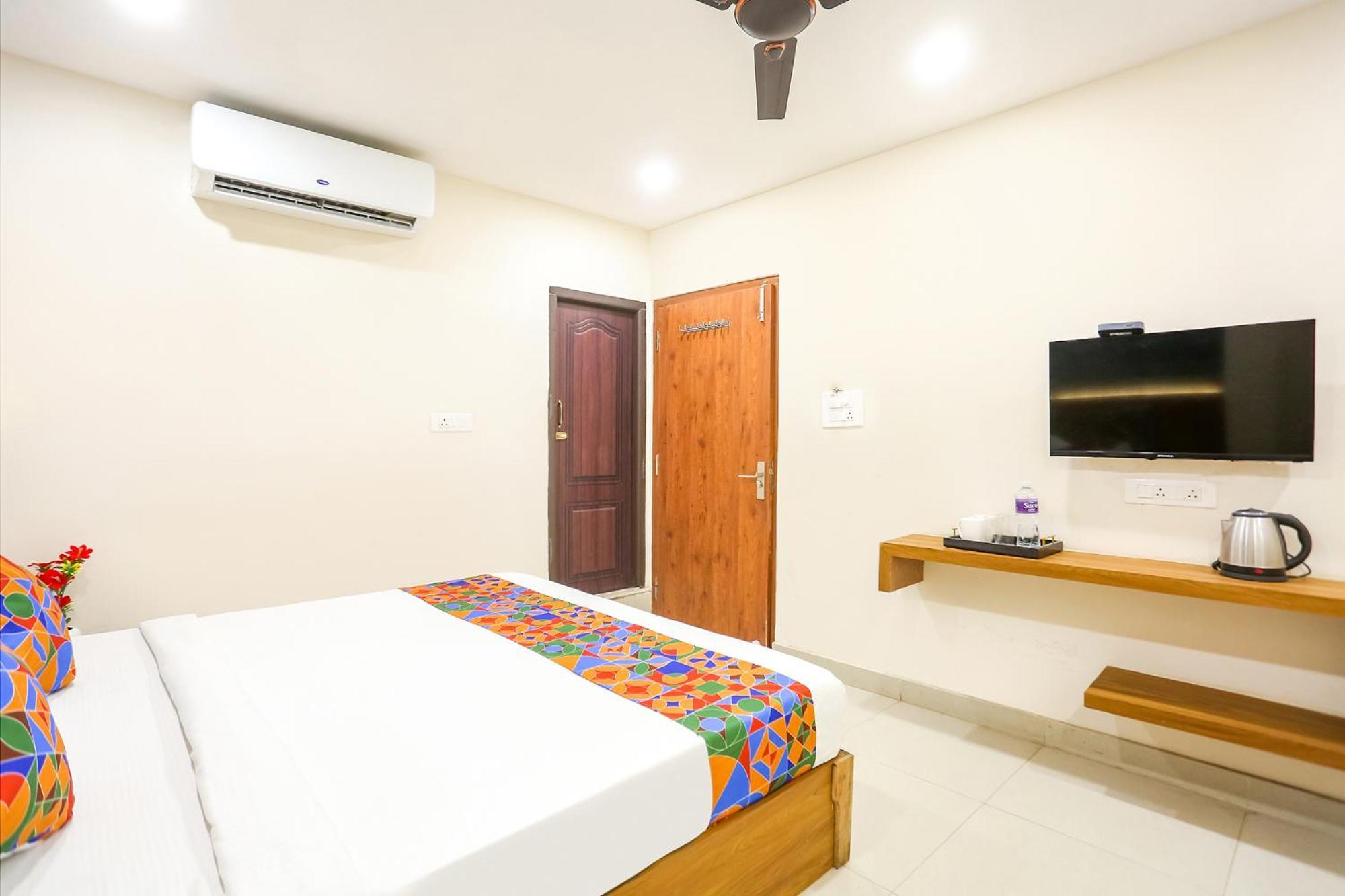 Fabhotel Hari Kunj 900 M From Kashi Vishwanath Temple 瓦拉纳西 外观 照片