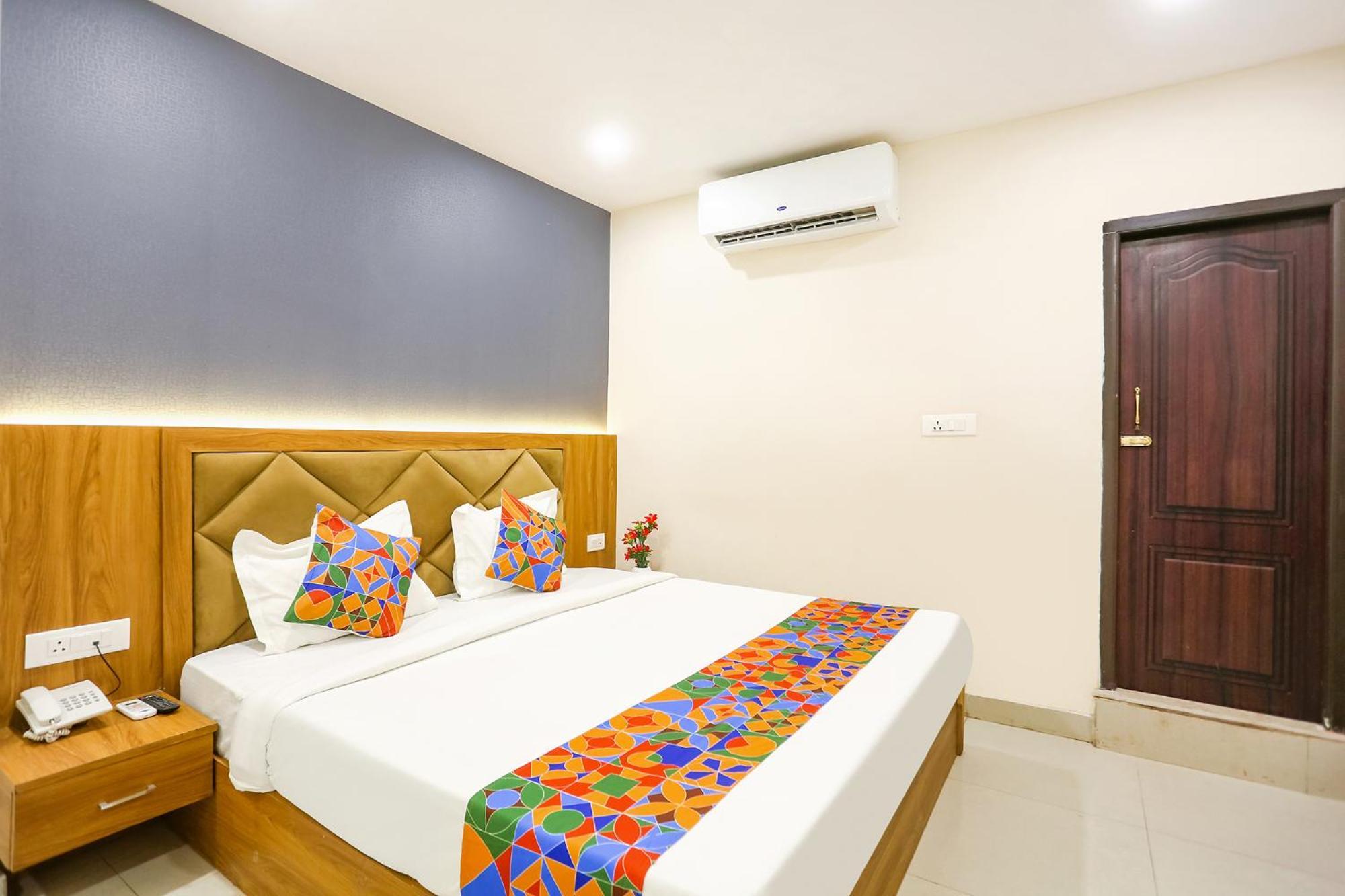 Fabhotel Hari Kunj 900 M From Kashi Vishwanath Temple 瓦拉纳西 外观 照片