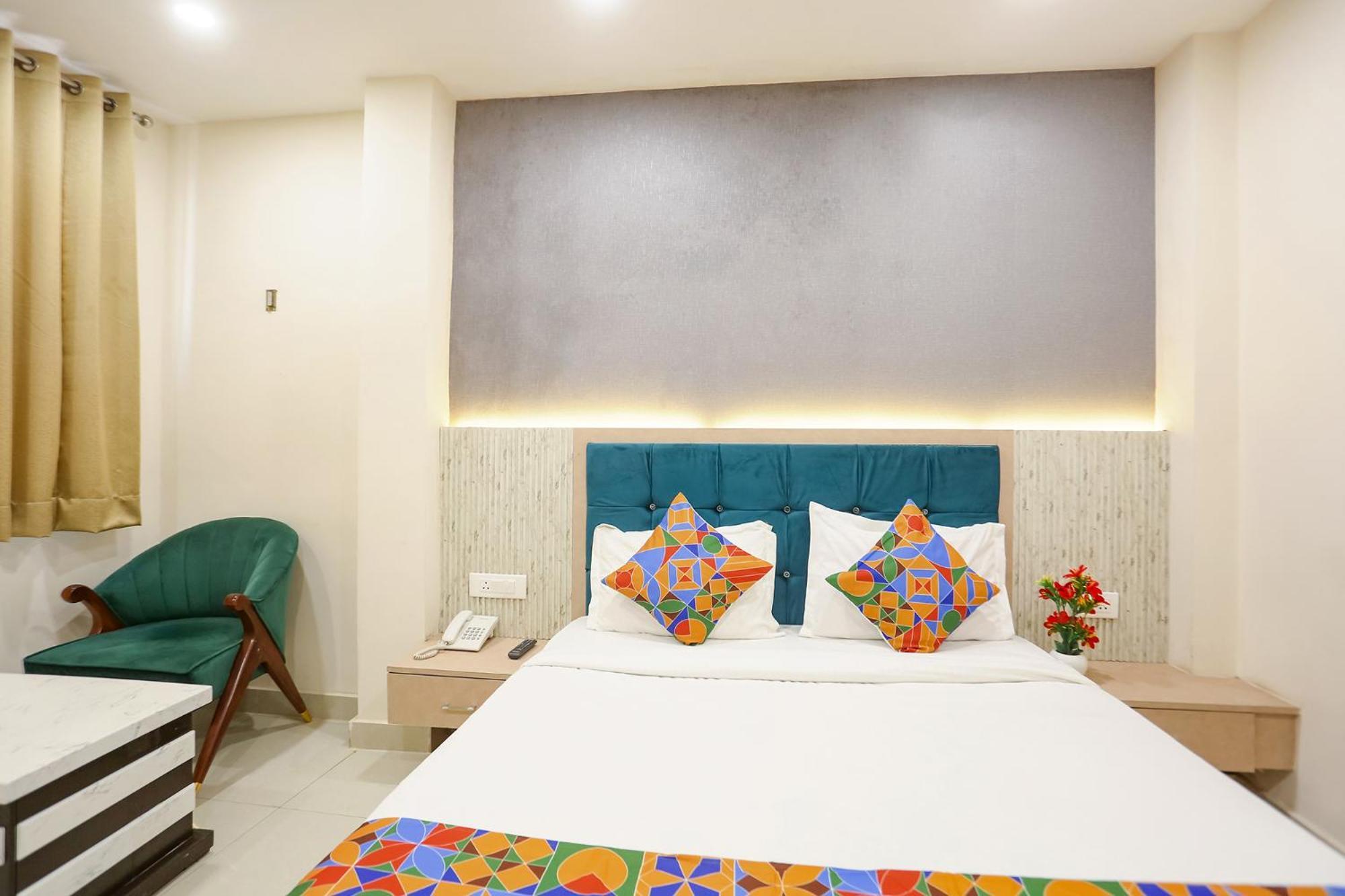 Fabhotel Hari Kunj 900 M From Kashi Vishwanath Temple 瓦拉纳西 外观 照片