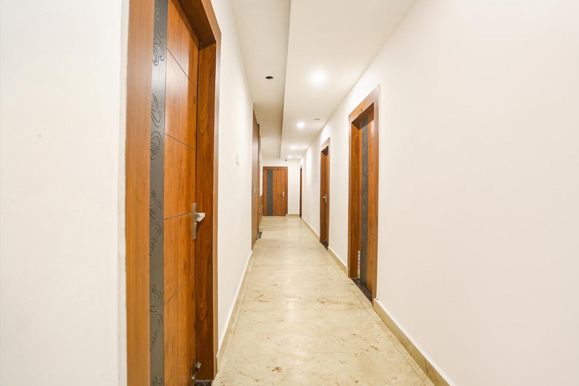 Fabhotel Hari Kunj 900 M From Kashi Vishwanath Temple 瓦拉纳西 外观 照片