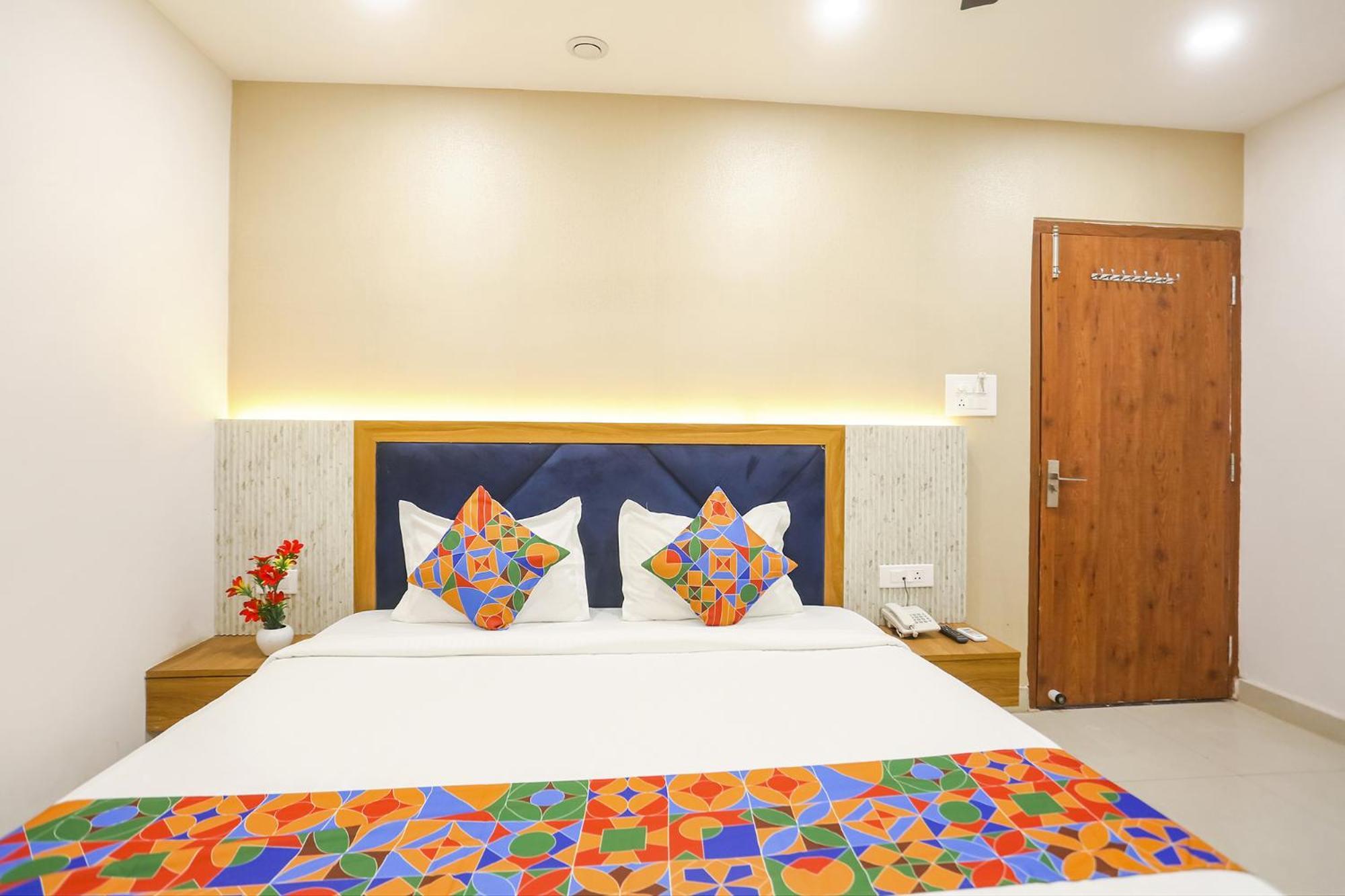 Fabhotel Hari Kunj 900 M From Kashi Vishwanath Temple 瓦拉纳西 外观 照片
